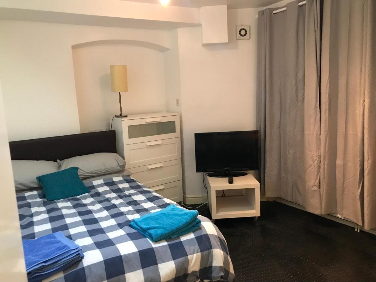 West Kensington 3 Bedroom Apartment ลอนดอน ภายนอก รูปภาพ